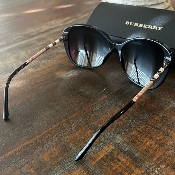 Burberry Sunglasses - Excellent Condition - Picture 10 of 16